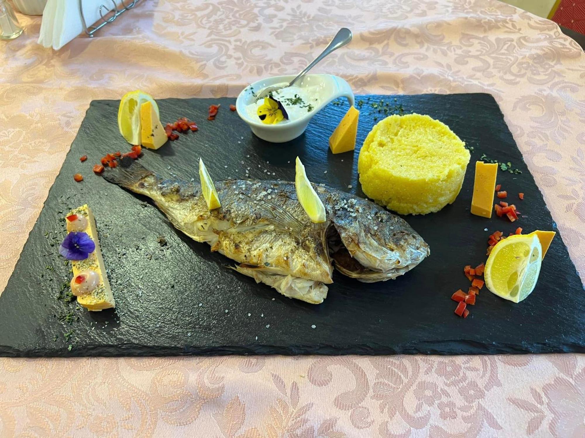 Colina Restaurant & Events Otel Bistriţa Dış mekan fotoğraf