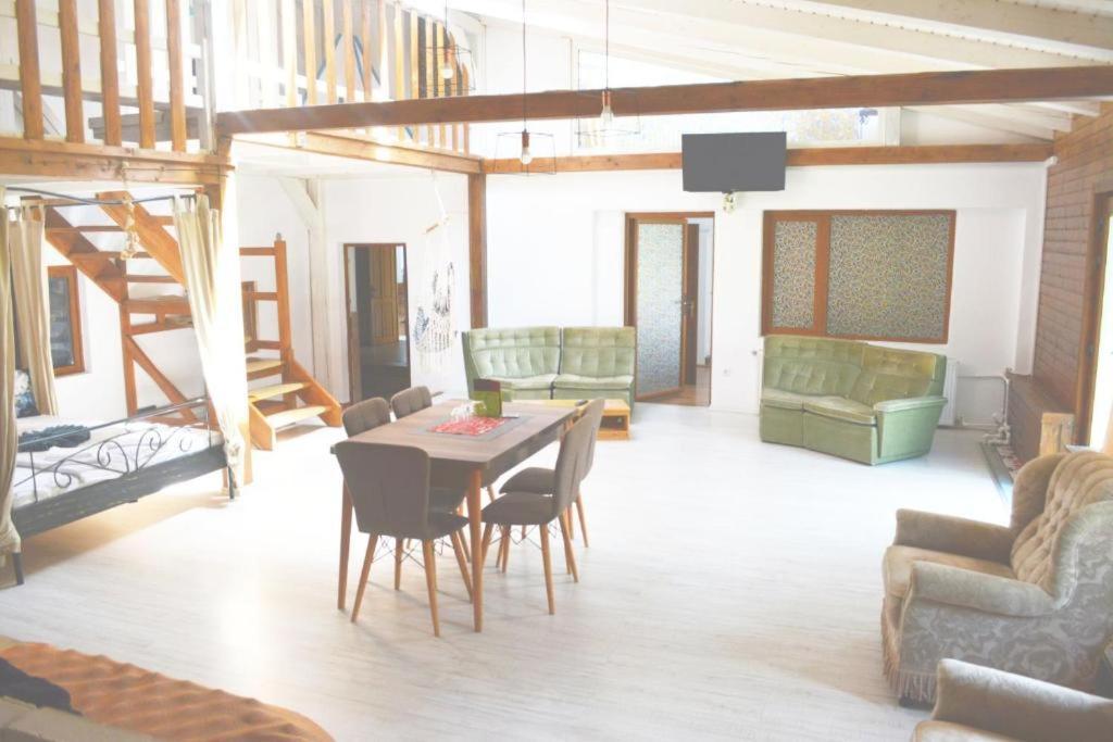 Colina Restaurant & Events Otel Bistriţa Dış mekan fotoğraf