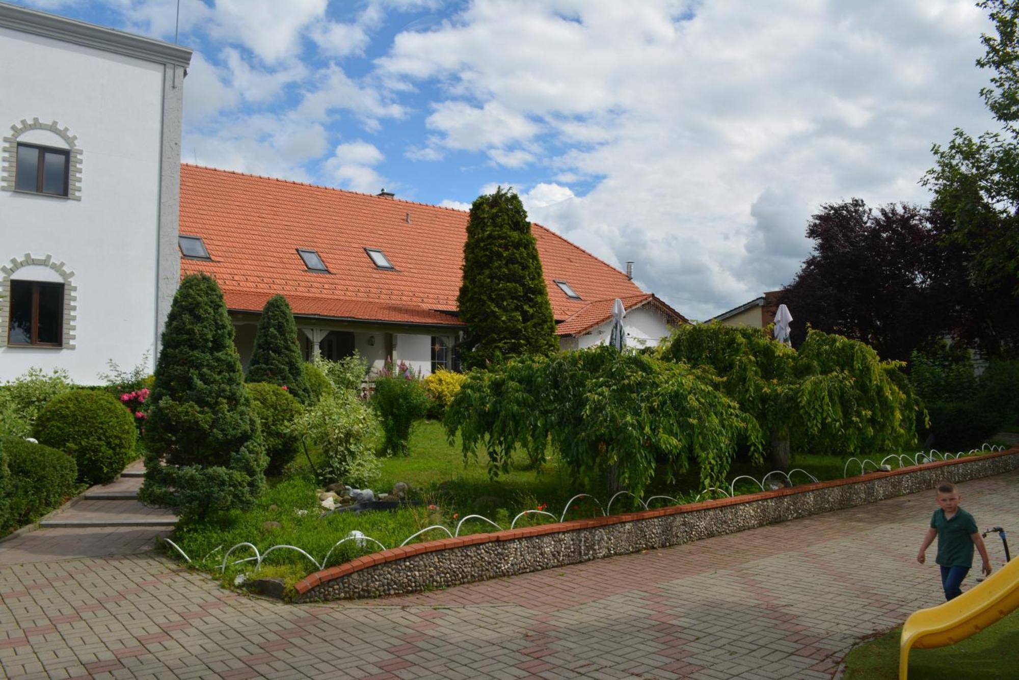 Colina Restaurant & Events Otel Bistriţa Dış mekan fotoğraf
